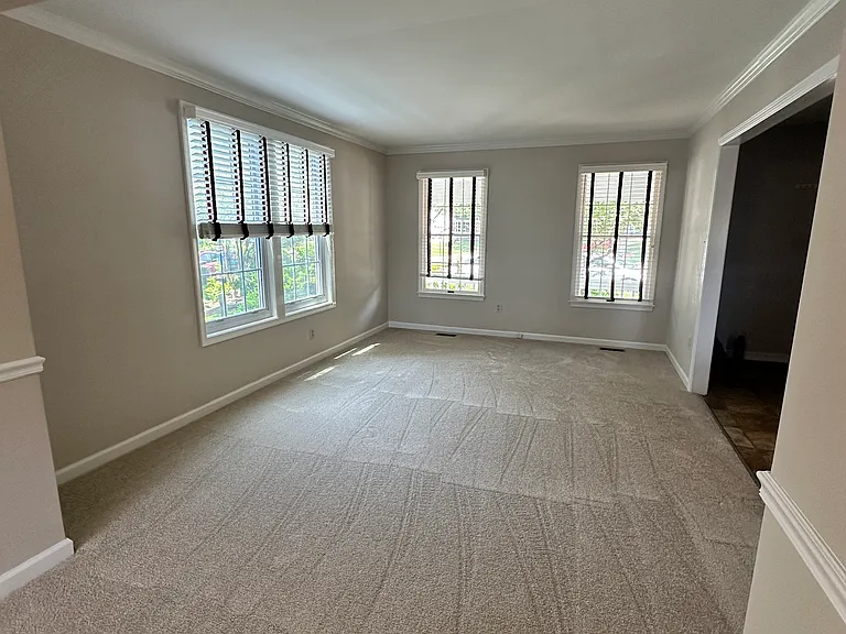 5810 Silchester St — Photo 34