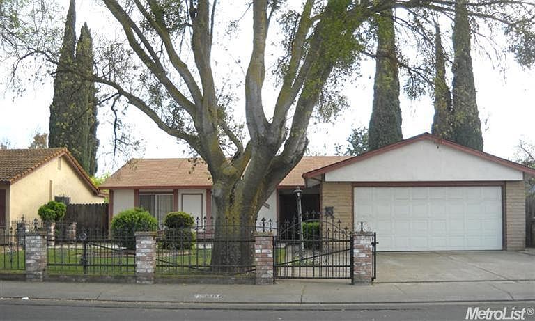 1st image of 806 Du Pont Dr