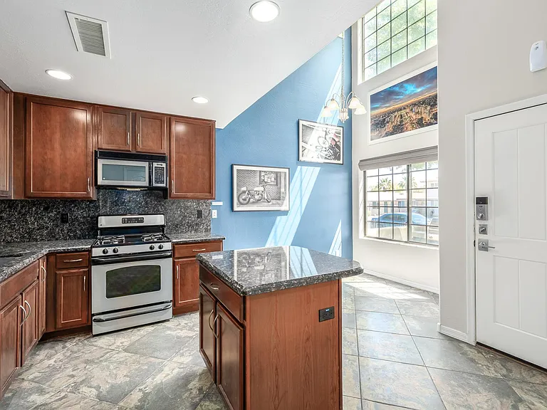 3435 E Lance Ln — Photo 9