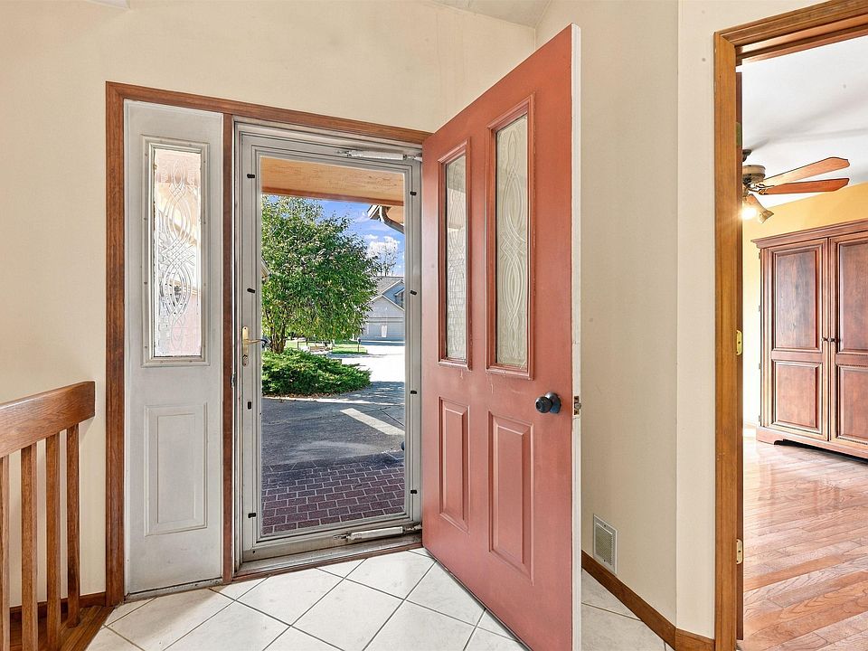 42170 Brianna Dr, photo 3