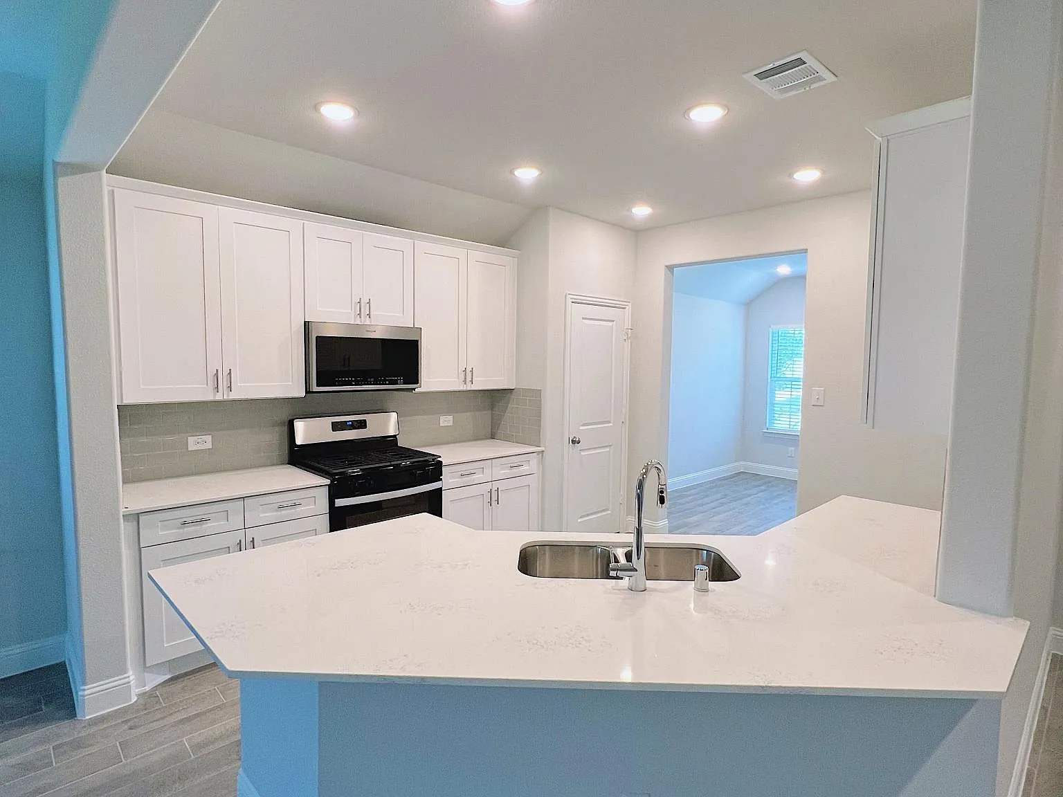3 bed, 1662 sqft, $1,950 — Photo 4