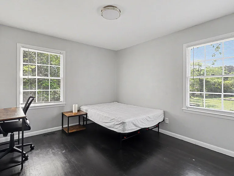Stanford Cir — Photo 1