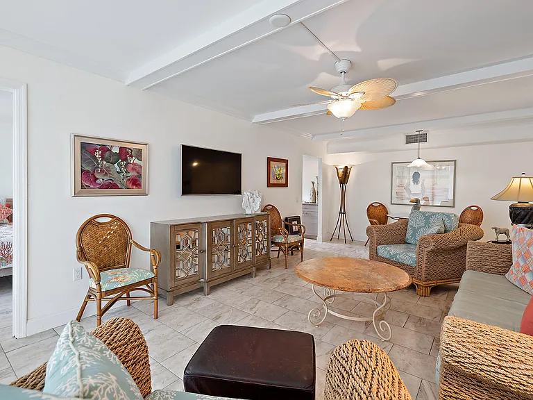225 Beach Rd #401 — Photo 13