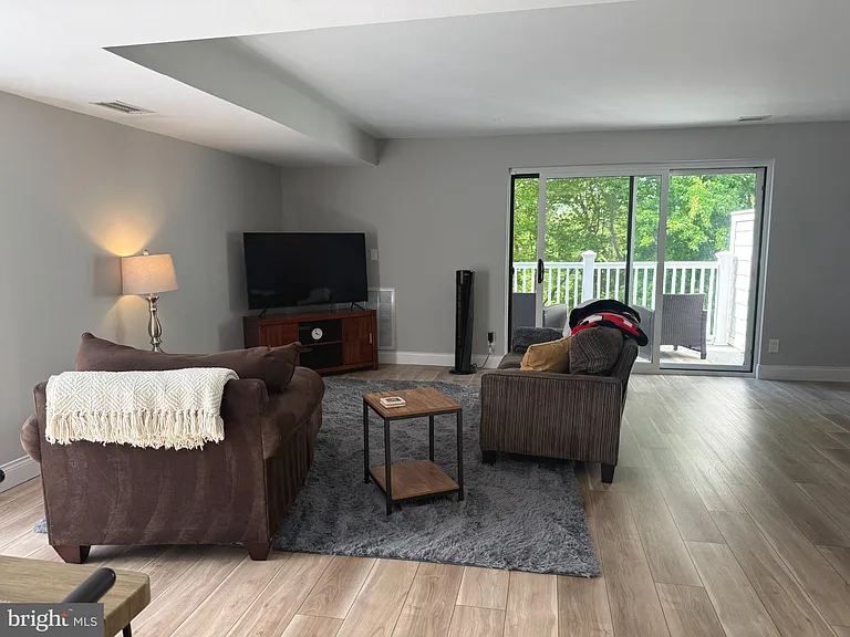 1750 Oakwood Ter #16C — Photo 10