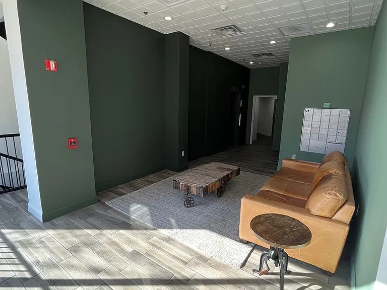 238 N George St #306 — Photo 14