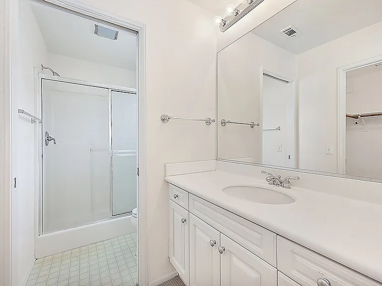 138 Saint James — Photo 7