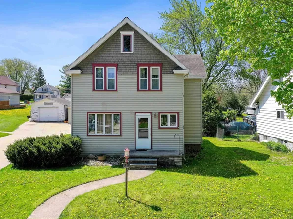 137 McKinley St, Valders, WI 54245