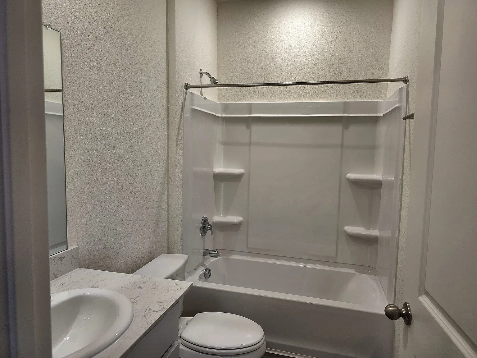 4 bed, 1827 sqft, $2,649 — Photo 4