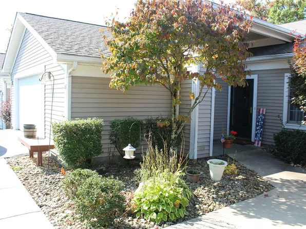 61 Golfwood Dr, Hermitage, PA 16148