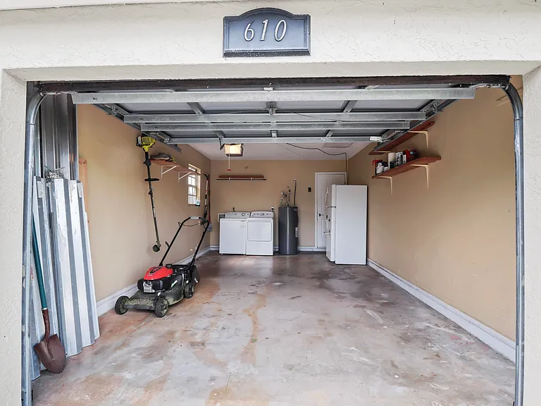 610 NW Billiar Ave — Photo 27