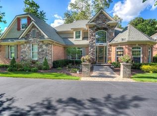 5855 Wyndam Ln, Brighton, MI
