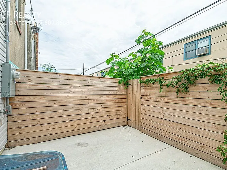 2137 Cross St — Photo 6