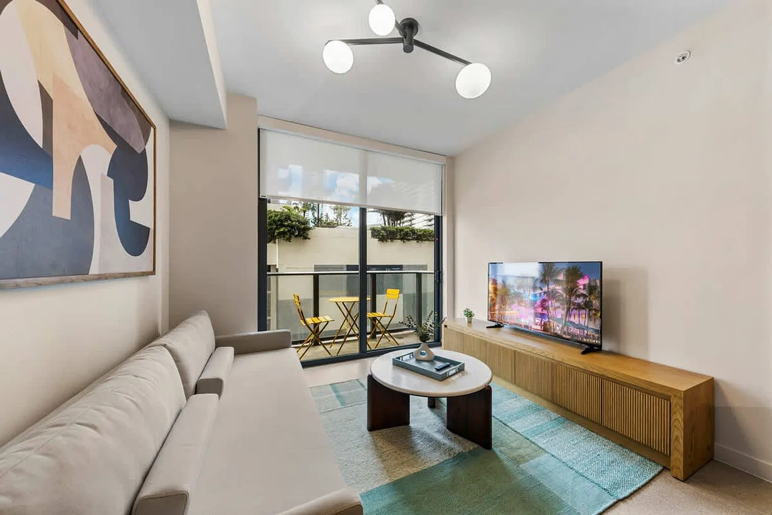 1 bed, 1.0 bath, 592 sqft, $2,362 — Photo 1