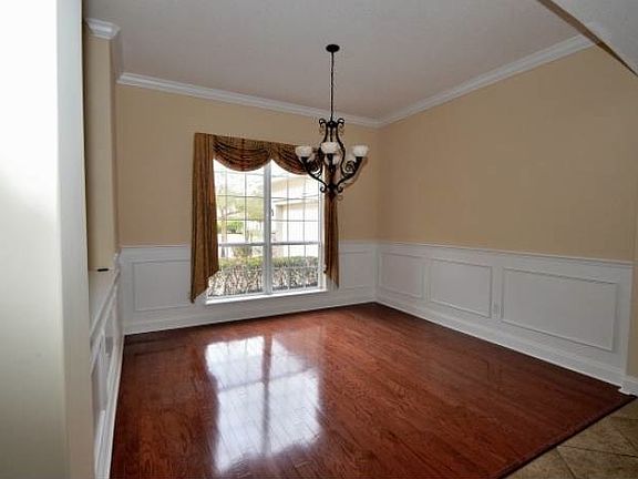 5th image of 23 N Village Dr