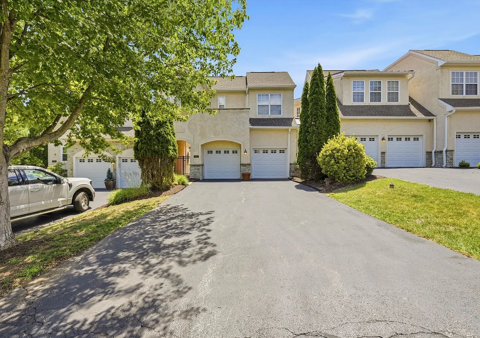 Luxury Furnished Townhome with Over 3,700 Sq Ft in West Chester School District — Photo 1