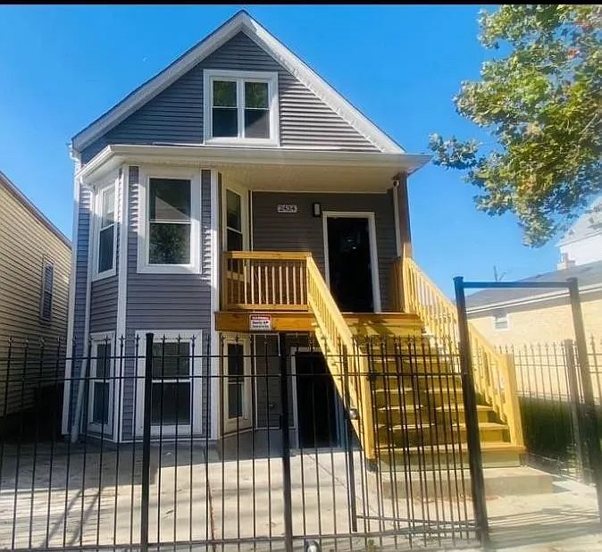 1st image of 2434 N Luna Ave #3