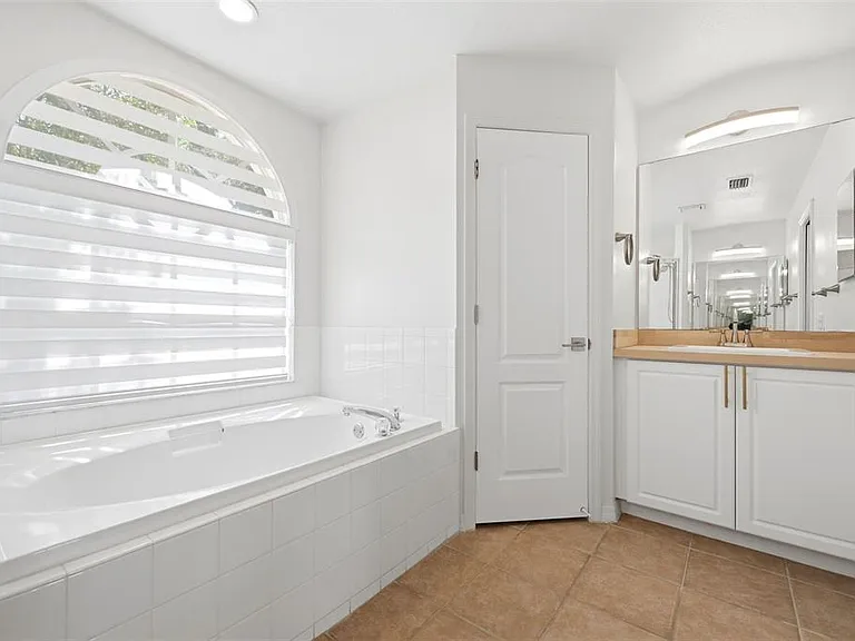 2210 Towering Oaks Cir — Photo 39