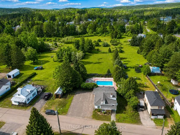 26 Lane St, Madawaska Valley, ON K0J 1B0
