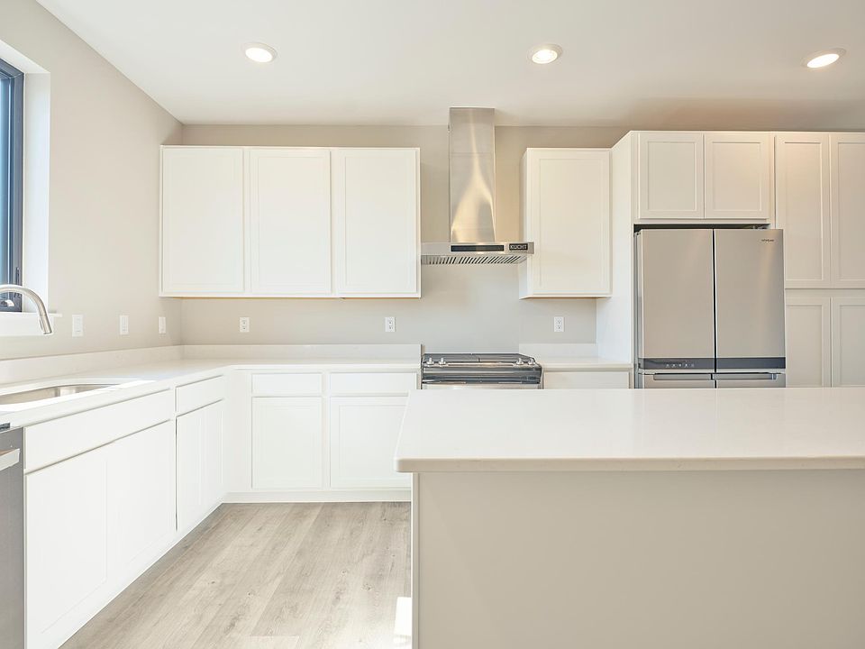 Four door fridge with ice maker