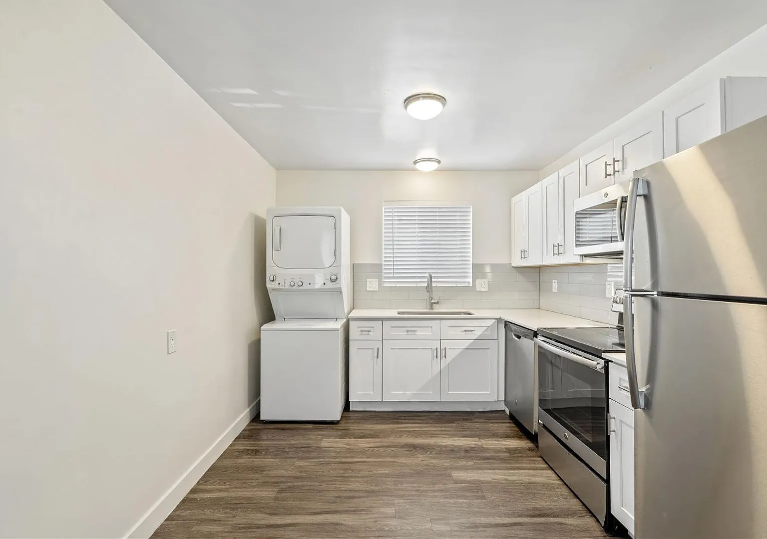 2 bed, 1.0 bath, 900 sqft, $1,225 — Photo 1