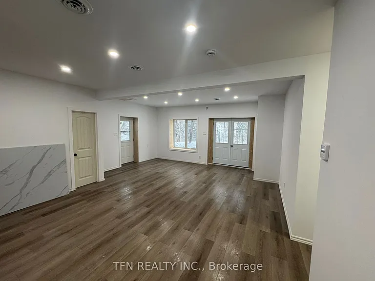 385 Gables Rd — Photo 7