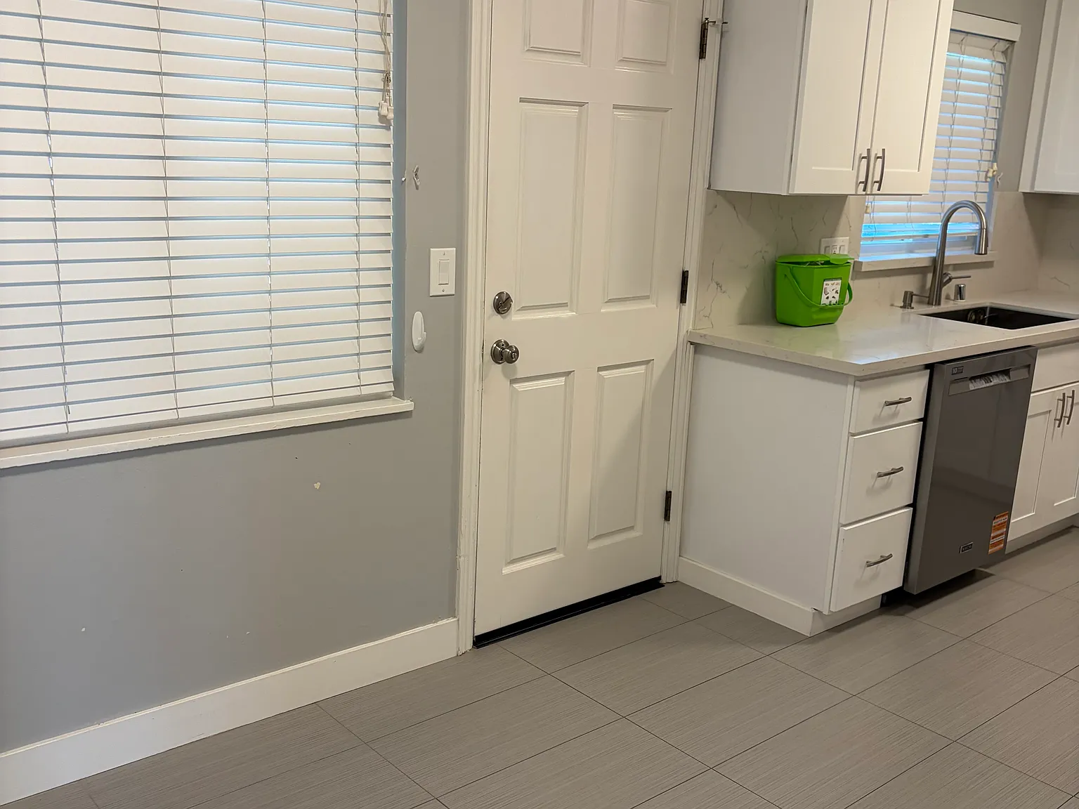 3 bed, 1100 sqft, $3,300 — Photo 4