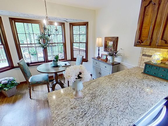 4th image of 3221 Pinehurst Dr