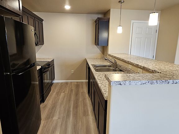 4th image of 443 Neel St #103