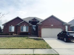 18640 Crenshaw Dr, Macomb, MI 48042