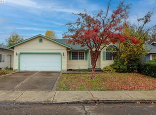858 S 46th St, Springfield, OR 97478