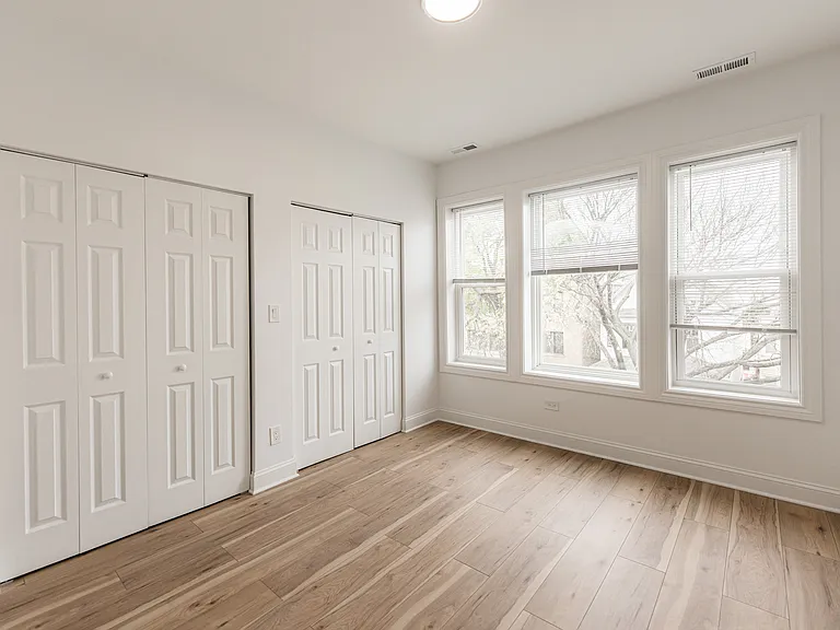 2109 N Hamlin Ave #1F — Photo 7