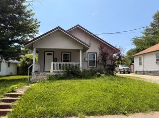 702 W 1st St, Mountain Grove, MO 65711