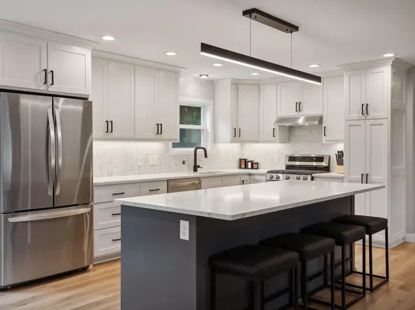 3098 Victoria St N, Roseville, MN 55113