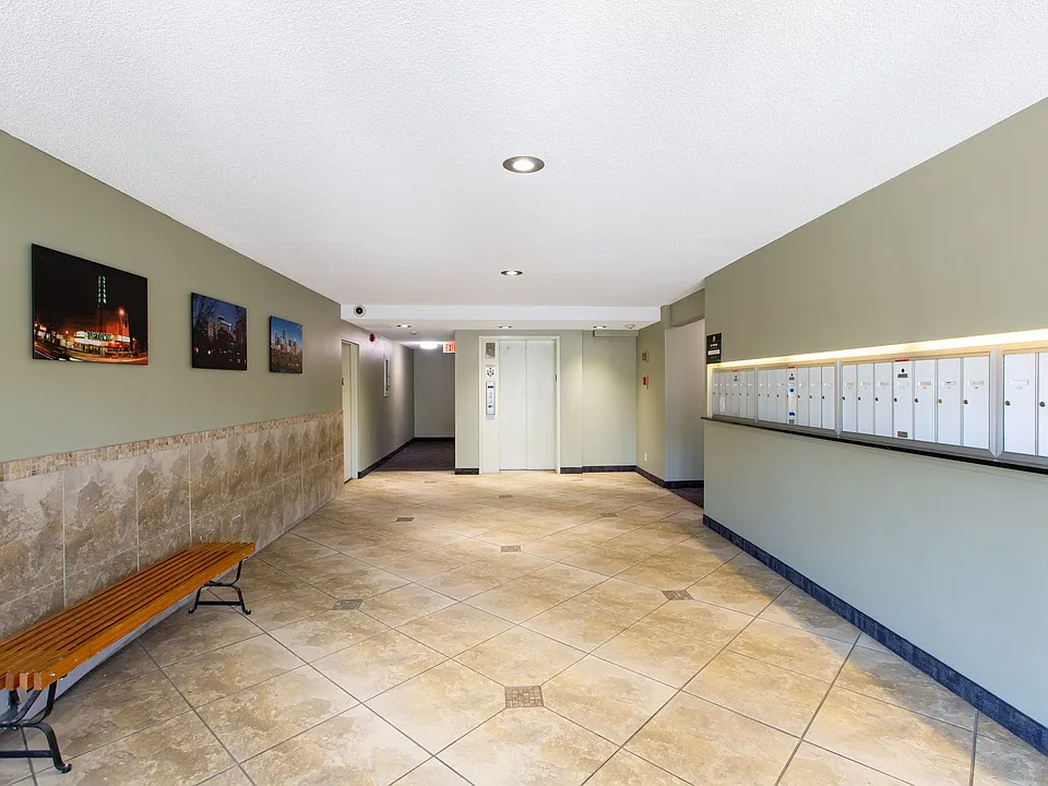 242 West Franklin Ave