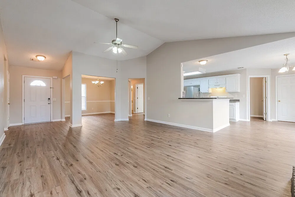 4 bed, 3.0 bath, 1948 sqft, $2,190 — Photo 4