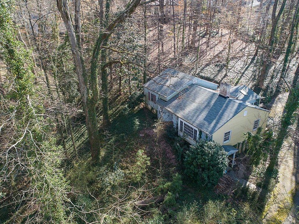2nd image of 3910 Powers Ferry Rd