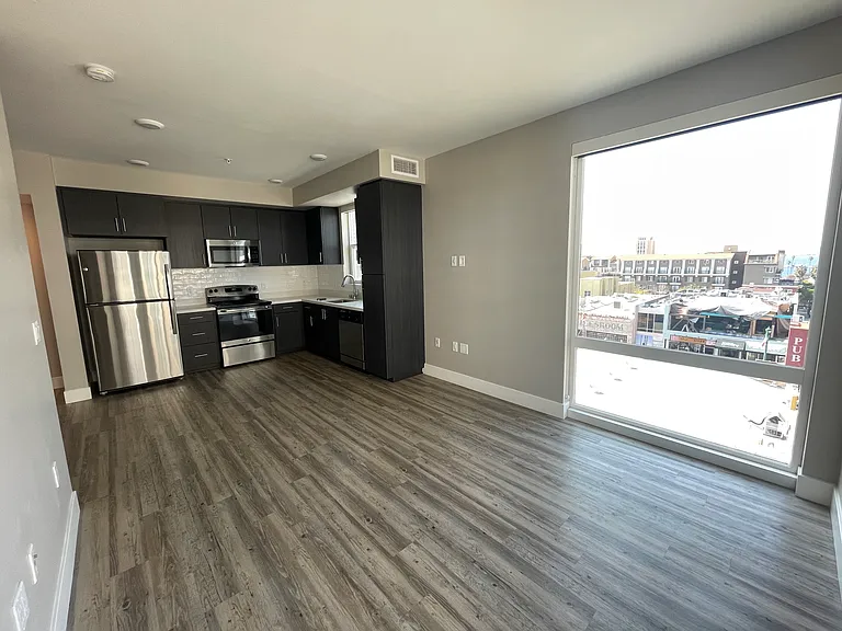569 W Date St #502 — Photo 22