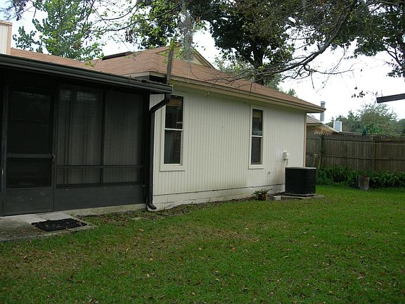 3rd image of 11056 Great Western Ln W