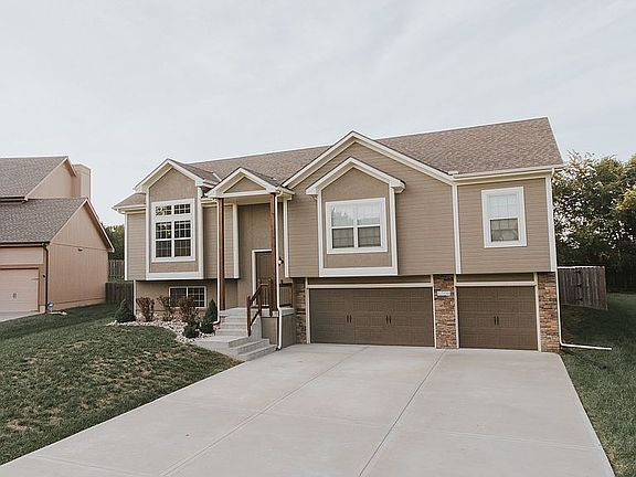 2nd image of 1708 NE Woodview Cir