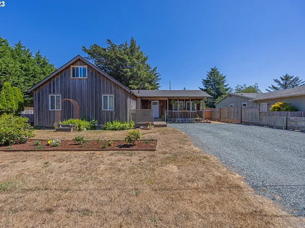 425 Klamath Ave SE, Bandon, OR 97411