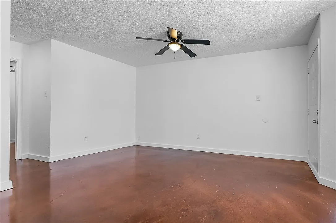 2 bed, 1.0 bath, 990 sqft, $1,295 — Photo 3