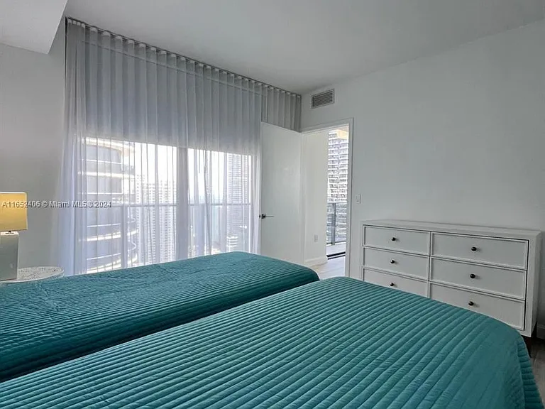 55 SW 9th St #3803 — Photo 8