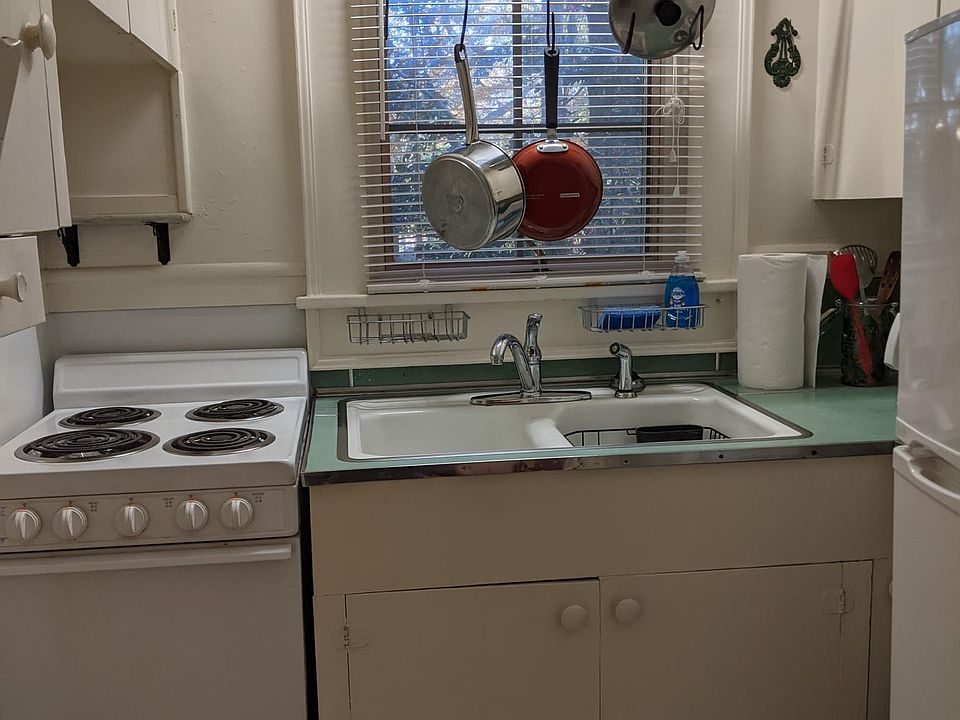 2nd image of 220 Melrose Cir APT 3