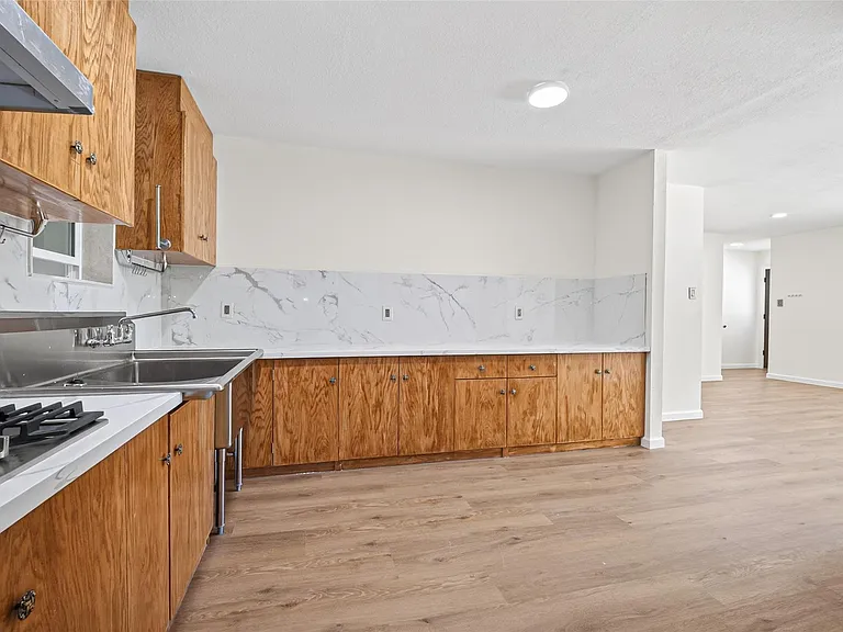 7950 Longridge Dr — Photo 10
