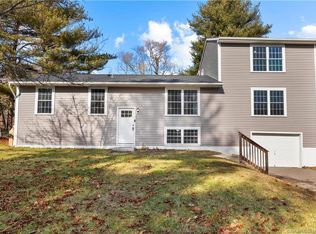 6 Old Fort Ln, Ledyard, CT 06339