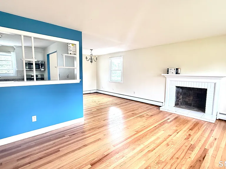 1519 Sullivan Ave — Photo 4