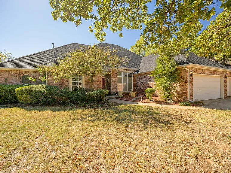 2424 Ashebury Way — Photo 4