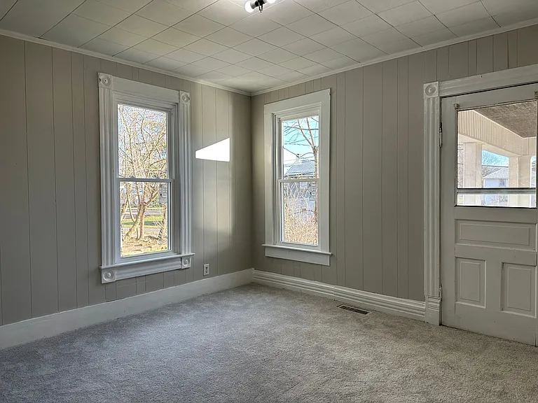 252 E Main St — Photo 13