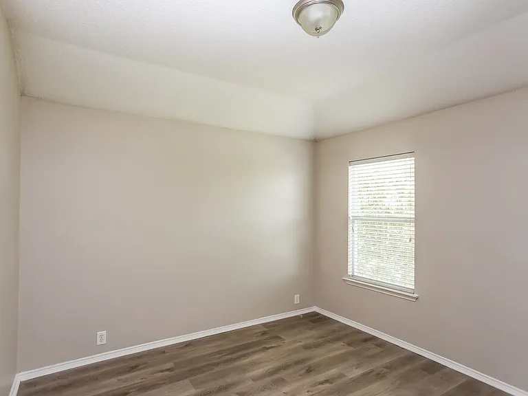 3404 Roddy Dr — Photo 12