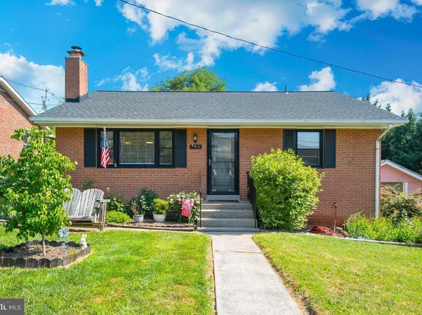 907 Chestnut St, Frederick, MD 21703